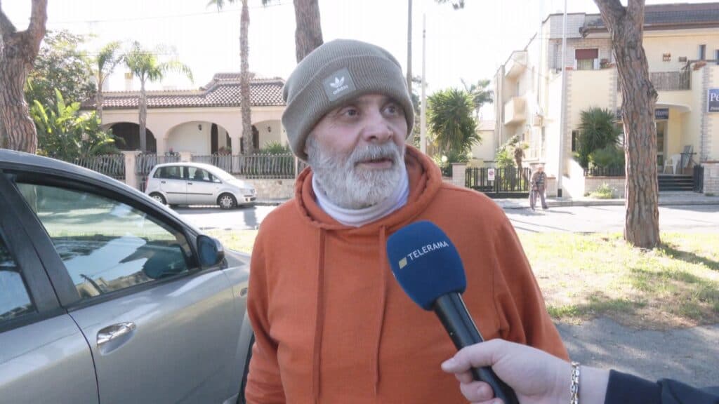 Non voleva lasciare i suoi due gatti: ora Paolo ha di nuovo un tetto