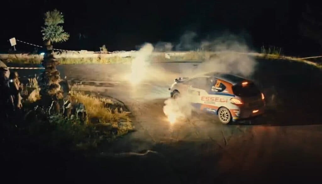 Lancio di torce pirotecniche in pista durante il rally: altri due denunciati