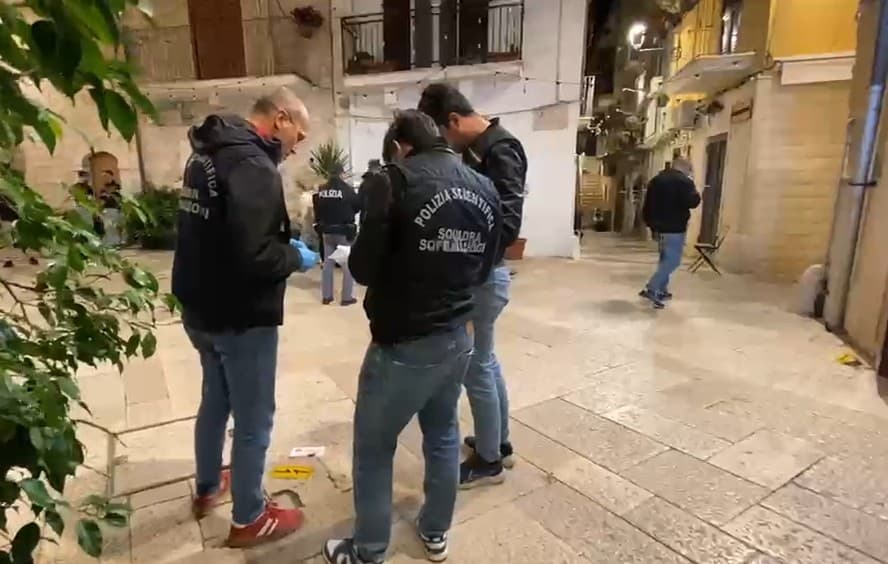 Bari vecchia, spari durante i fuochi di San Nicola: ferita un’85enne