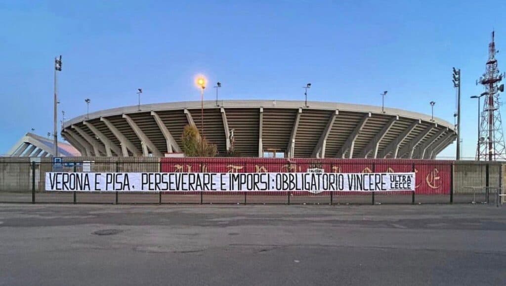 Lecce, la carica della Curva Nord