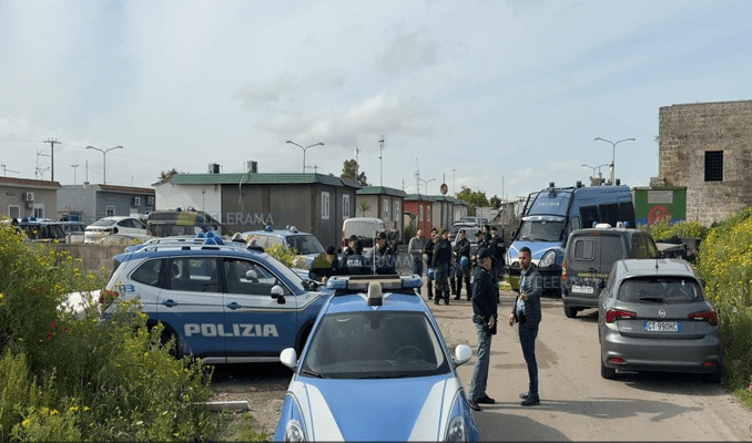 Blitz interforze nel campo sosta Panareo: sequestrati armi e droga