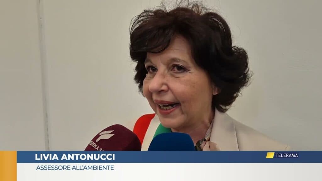 Gli alunni nell'aula consiliare per la Giornata della Terra