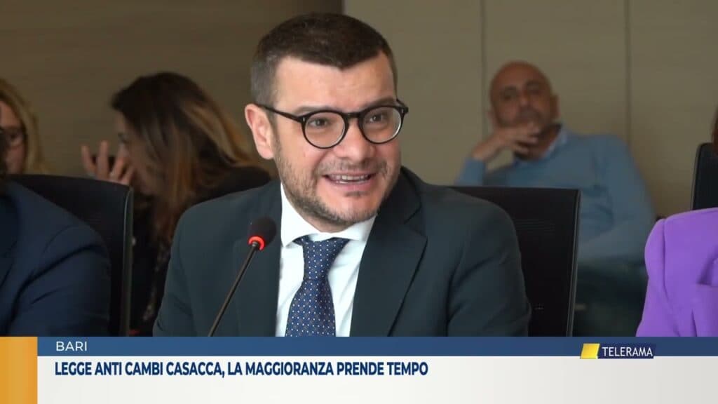Legge anti cambi casacca, la maggioranza prende tempo