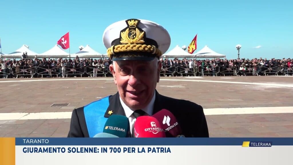 Taranto, Giuramento solenne: in 700 hanno gridato "Lo giuro!"