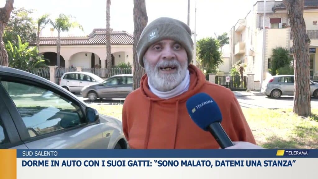 Sud Salento, dorme in auto con i suoi gatti: “Sono malato, datemi una stanza”