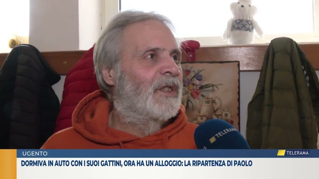 Dormiva in auto con i suoi gattini, ora ha un alloggio: la ripartenza di Paolo