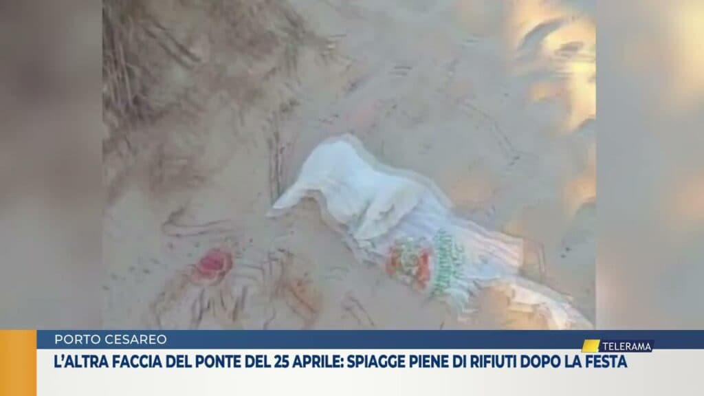 Porto Cesareo, l’altra faccia del ponte del 25 aprile: spiaggia piena di rifiuti