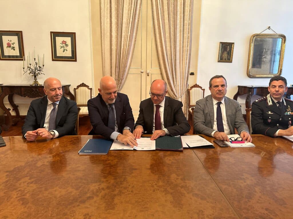Assalti ai bancomat e truffe digitali: un protocollo tra Prefettura e Abi