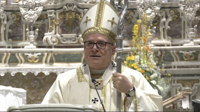 L'omelia del vescovo è un inno alla Pace: “ognuno dia il buon esempio”