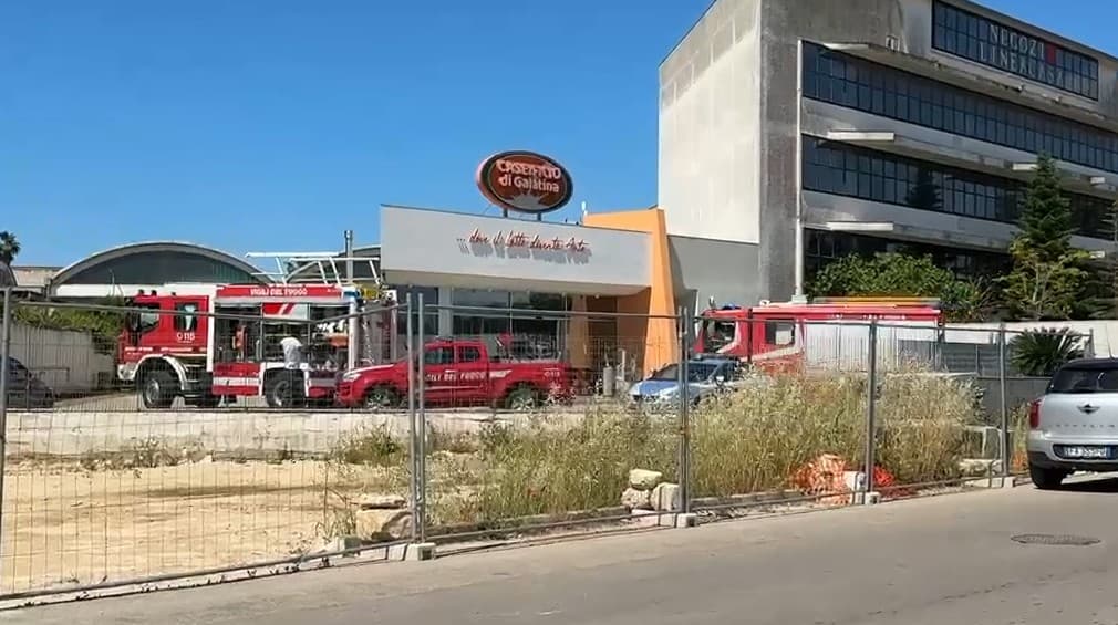 Incidente in un caseificio: braccio incastrato in un macchinario, grave operaio