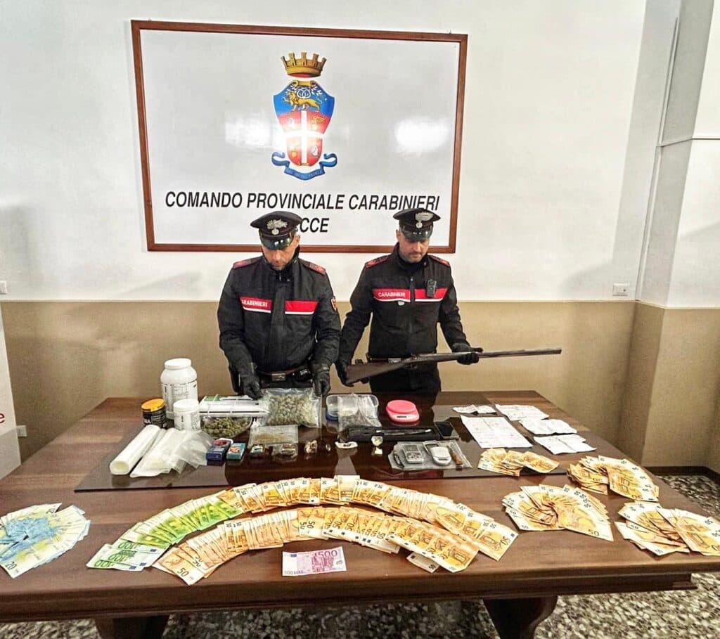 Garage-bar della droga: arrestato 25enne, denunciata la madre