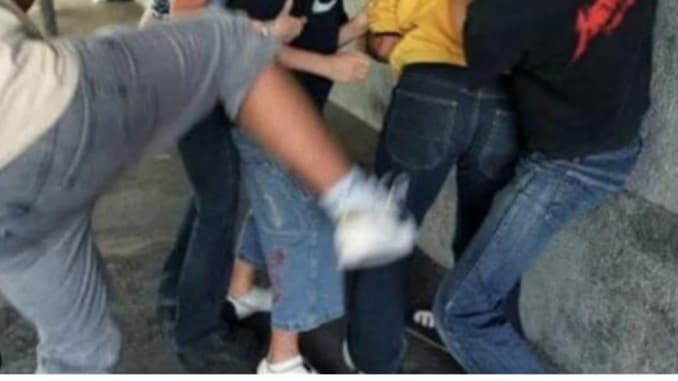 Due minori pestati in pieno centro: caccia alla baby gang che semina terrore a Lecce
