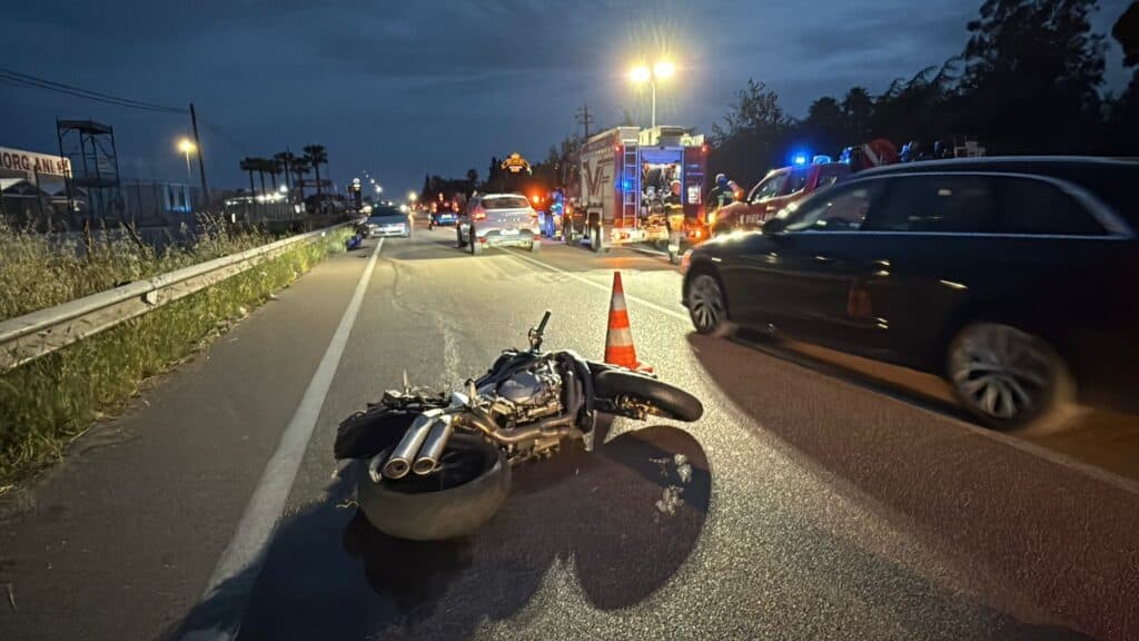 Perde il controllo della moto sulla Ss275: in rianimazione noto avvocato magliese