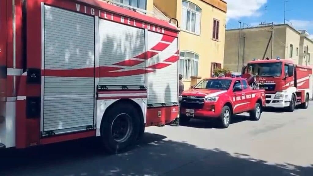 Neviano, crollo in piazza Salvo d'Acquisto: cede il solaio di una casa disabitata