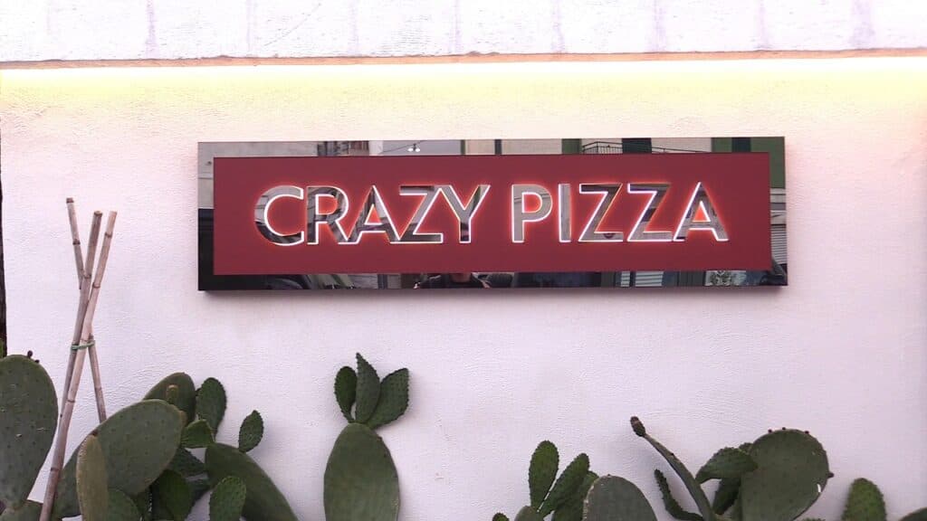 Crazypizza sbarca a Savelletri tra VIP, lusso e polemiche