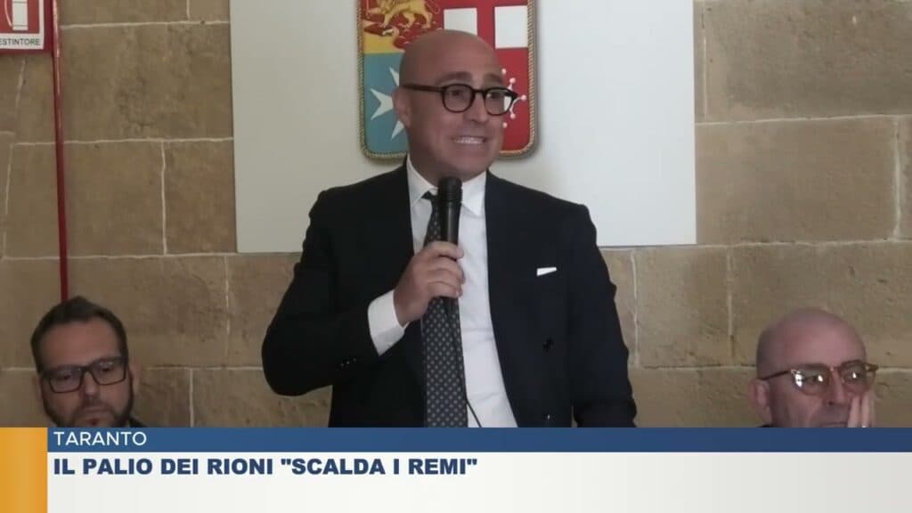 Taranto, da 40 anni è Palio: il torneo dei rioni con la gara remiera