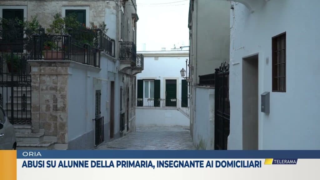 Abusi su alunne della primaria, insegnante ai domiciliari