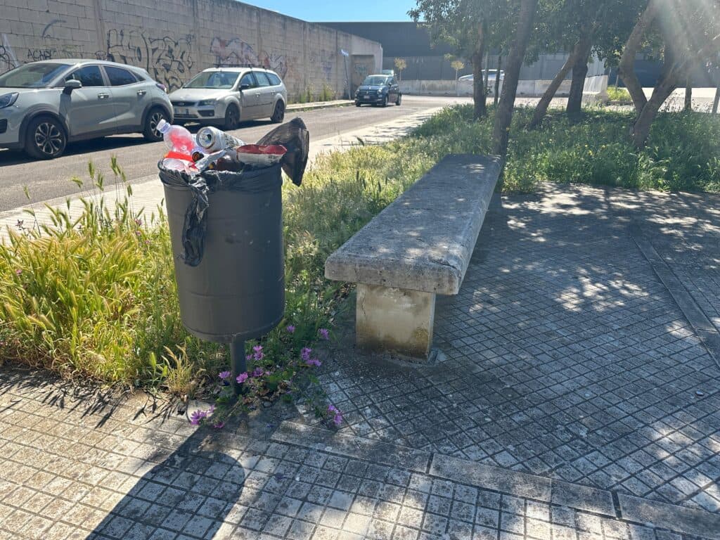 A Lecce, in via S. Pietro in Lama, il "degrado" convive con la bellezza