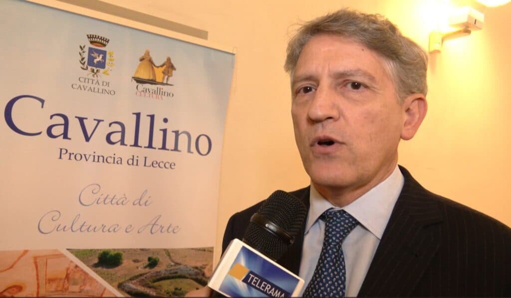 Cavallino, discussione degenera: consulente colpito al volto dal sindaco