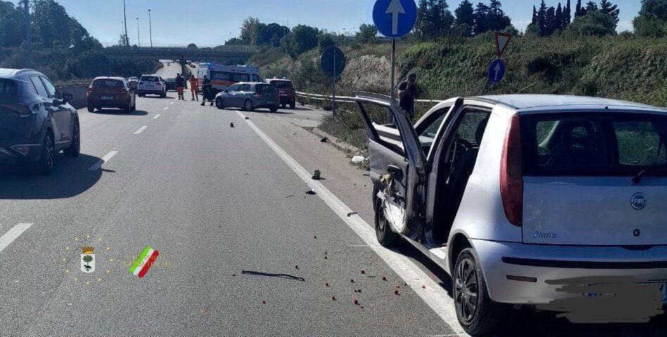 Tragedia in tangenziale: muore un uomo, travolto da un'auto