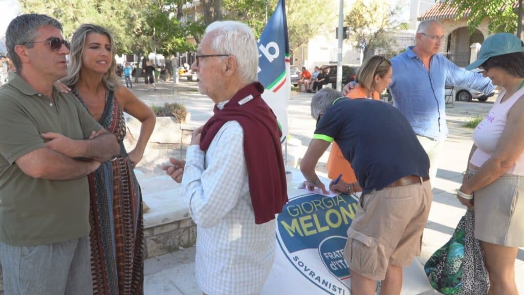 Bari: raccolta firme contro aumento Irpef, il via a Santo Spirito. E in settimana nei mercati