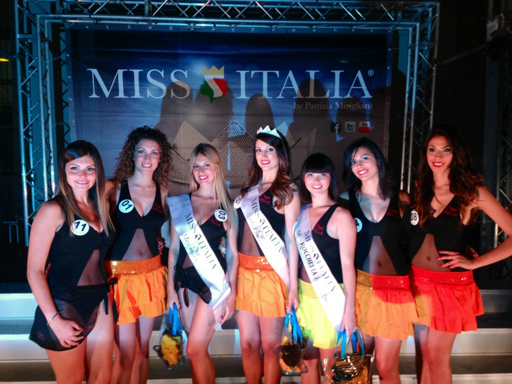 le vincitrici di San Michele Salentino. Da sinistra Fabiana, Francesca, Ilaria, Erica, Claudia, Arianna e Sofia