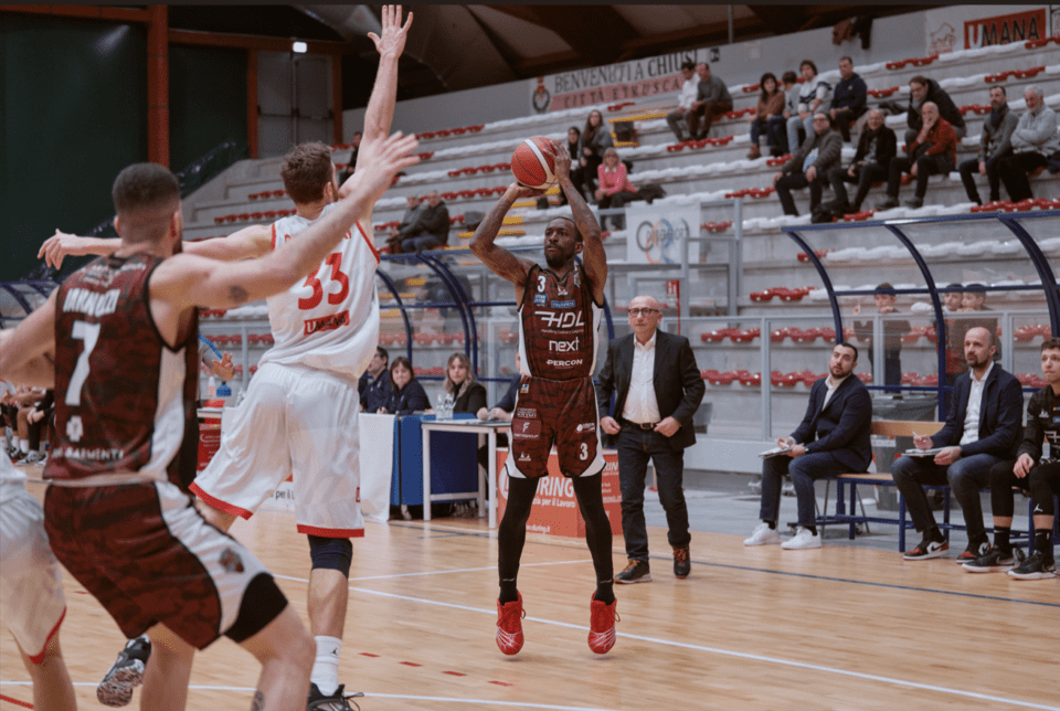 Russ Smith al Pala Pania di Chiusi nella gara Chiusi - HDL Nardò