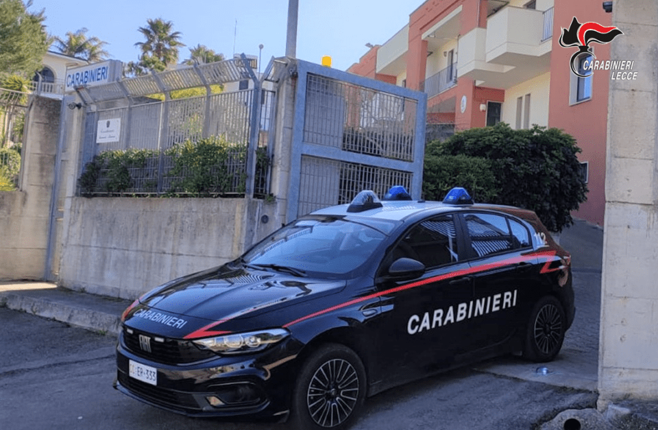 Negano soldi al figlio per l'acquisto della droga, genitori maltrattati