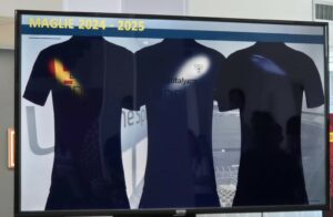 L'immagine che fa intravedere le maglie da gioco 2024 25 del Lecce 
