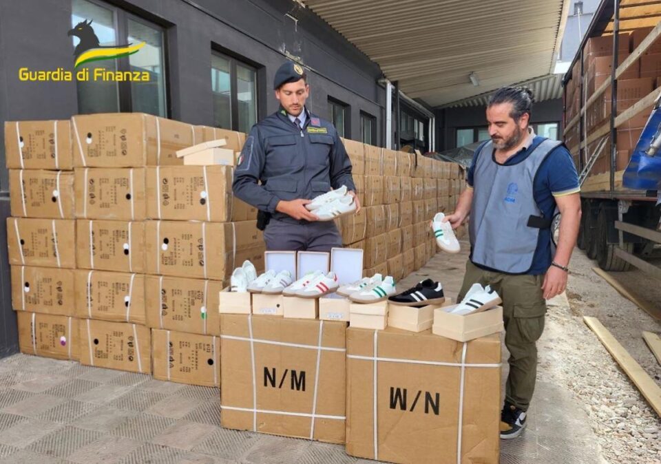 sequestro merce contraffatta Bari