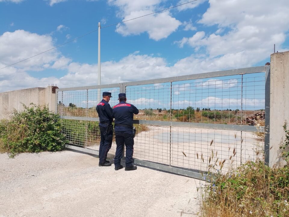 Estrazione illegale e rifiuti abbandonati sequestrata cava tra Surbo e Trepuzzi