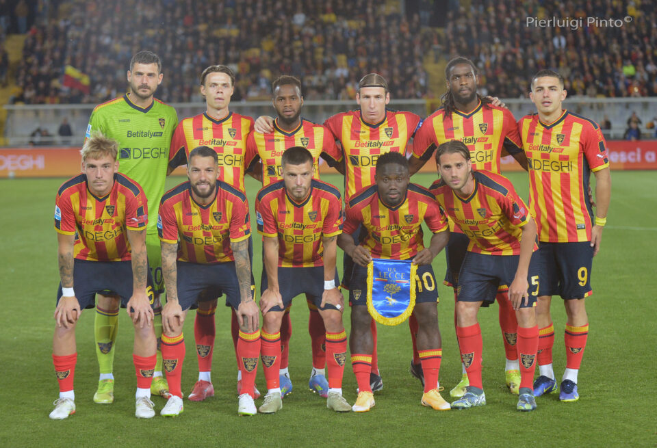 La formazione del Lecce scesa in campo contro il Torino il 18 maggio 2025 (foto P.Pinto)