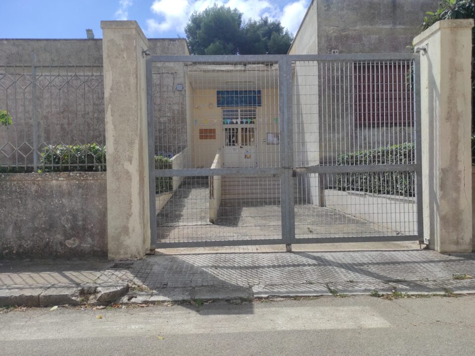 Chiusura scuola materna La Rosa a Brindisi