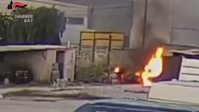 incendio autoparco Bisceglie, un morto