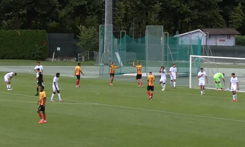 Lecce - Spezia esultanza dopo il gol di Camarda