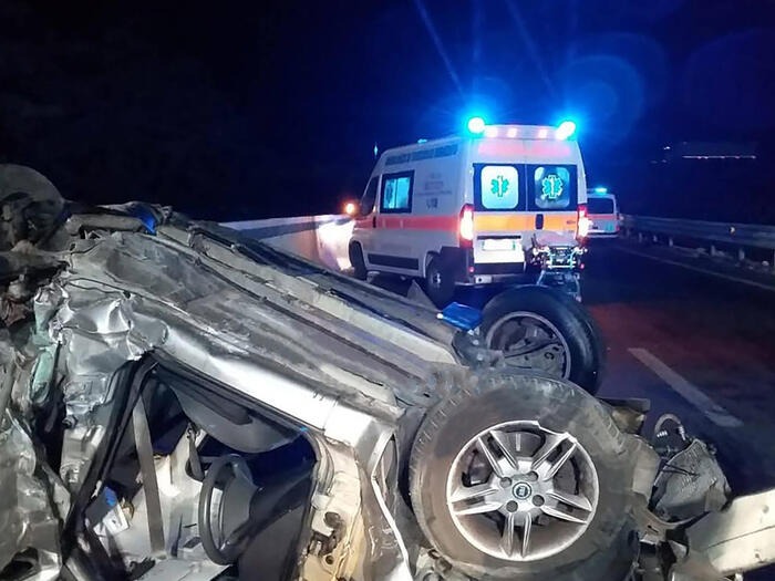 scontro mortale sulla statale 16 allo svincolo per Mola di Bari