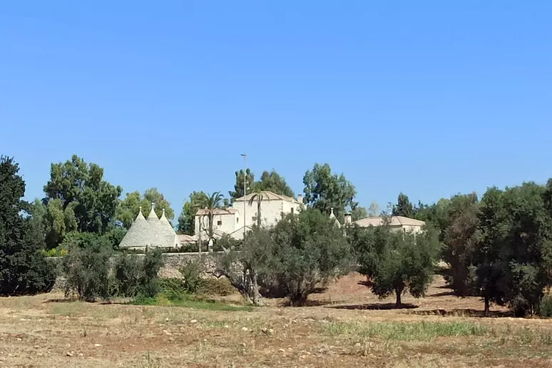 Vacanze blindate per Meloni in Valle d'Itria con la famiglia