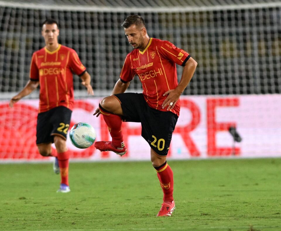 Yilber Ramadani, centrocampista del Lecce (foto Pinto)